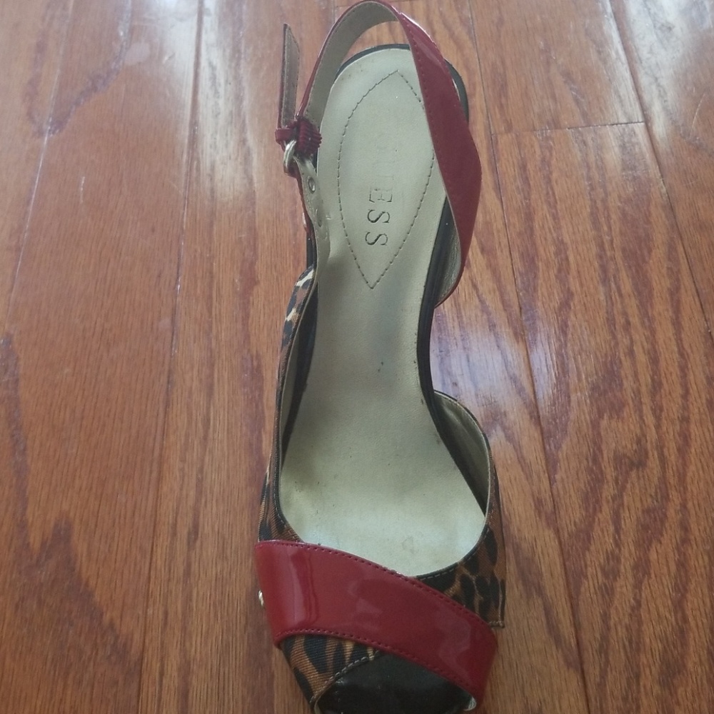 Guess Shoes - Picture 2 of 4